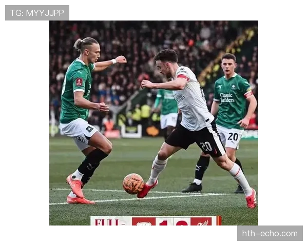 法甲转会市场激战升级：豪门争抢明星球员，竞争白热化